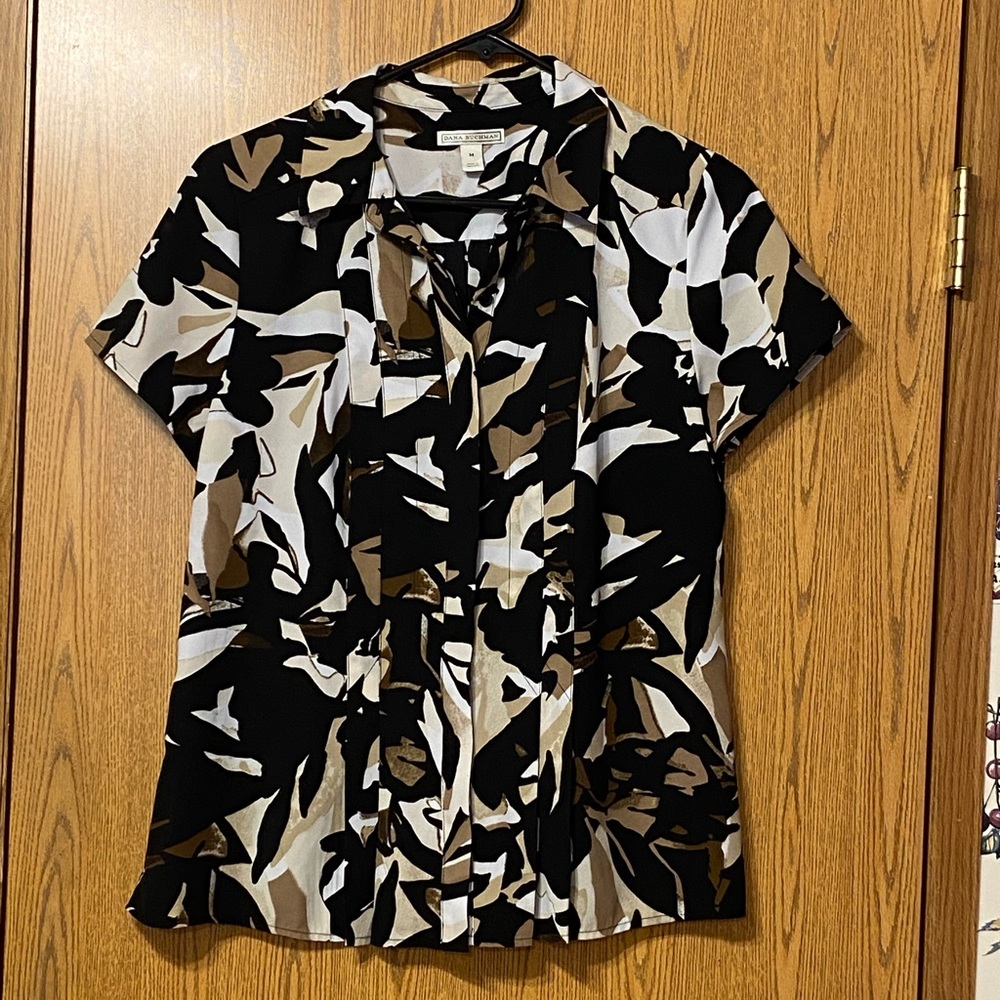 Dana Buchman button up collared blouse